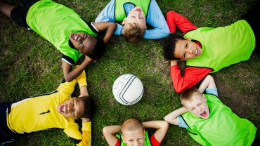 Jak przygotować dziecko na pierwszy obóz sportowy?